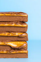 Barebells Caramel Choco coupée : cœur moelleux au chocolat et couche caramel