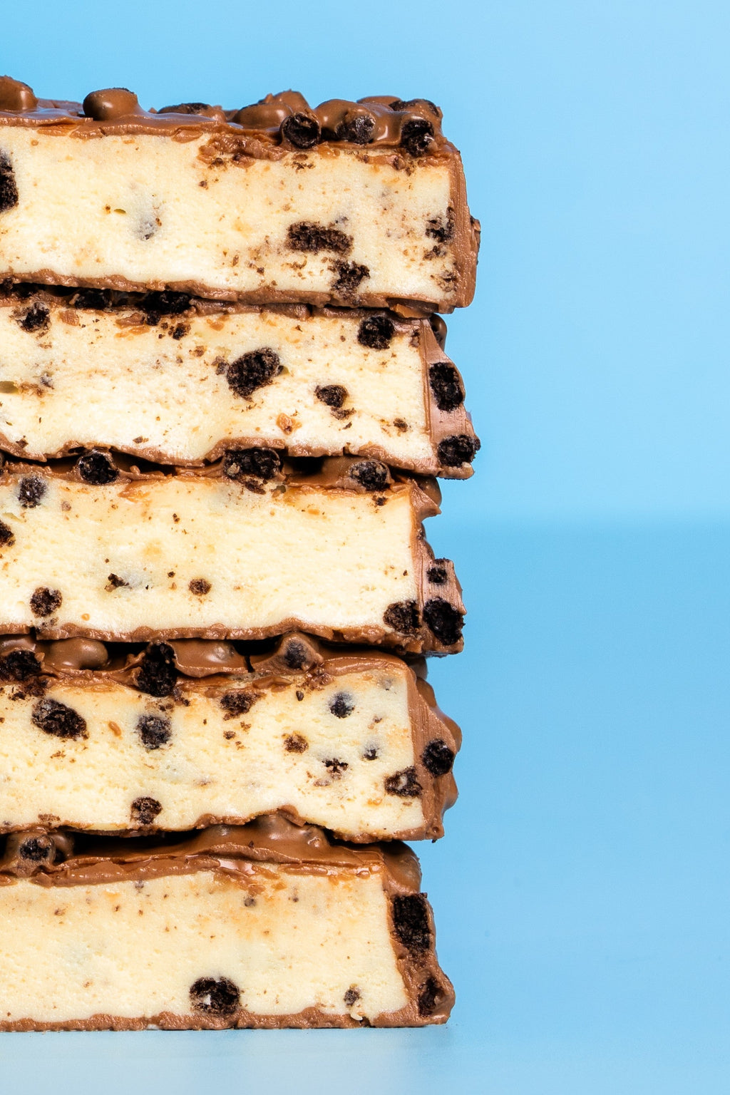 Barebells Cookies & Cream coupée : cœur crémeux et éclats croquants