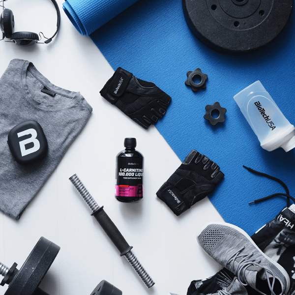 L-Carnitine 100.000 Liquid BioTechUSA saveur Cerise avec gants, shaker et haltère